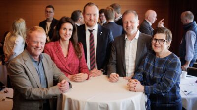 Från vänster: Dan Andersson, VD EcoDataCenter, Effie Kourlos, kommunalråd Östersund, Niklas Daoson, kommunalråd Östersund, Jacques Ejlerskov, VD WA3RM, Kerstin Arnemo, ordförande Jämtkraft.